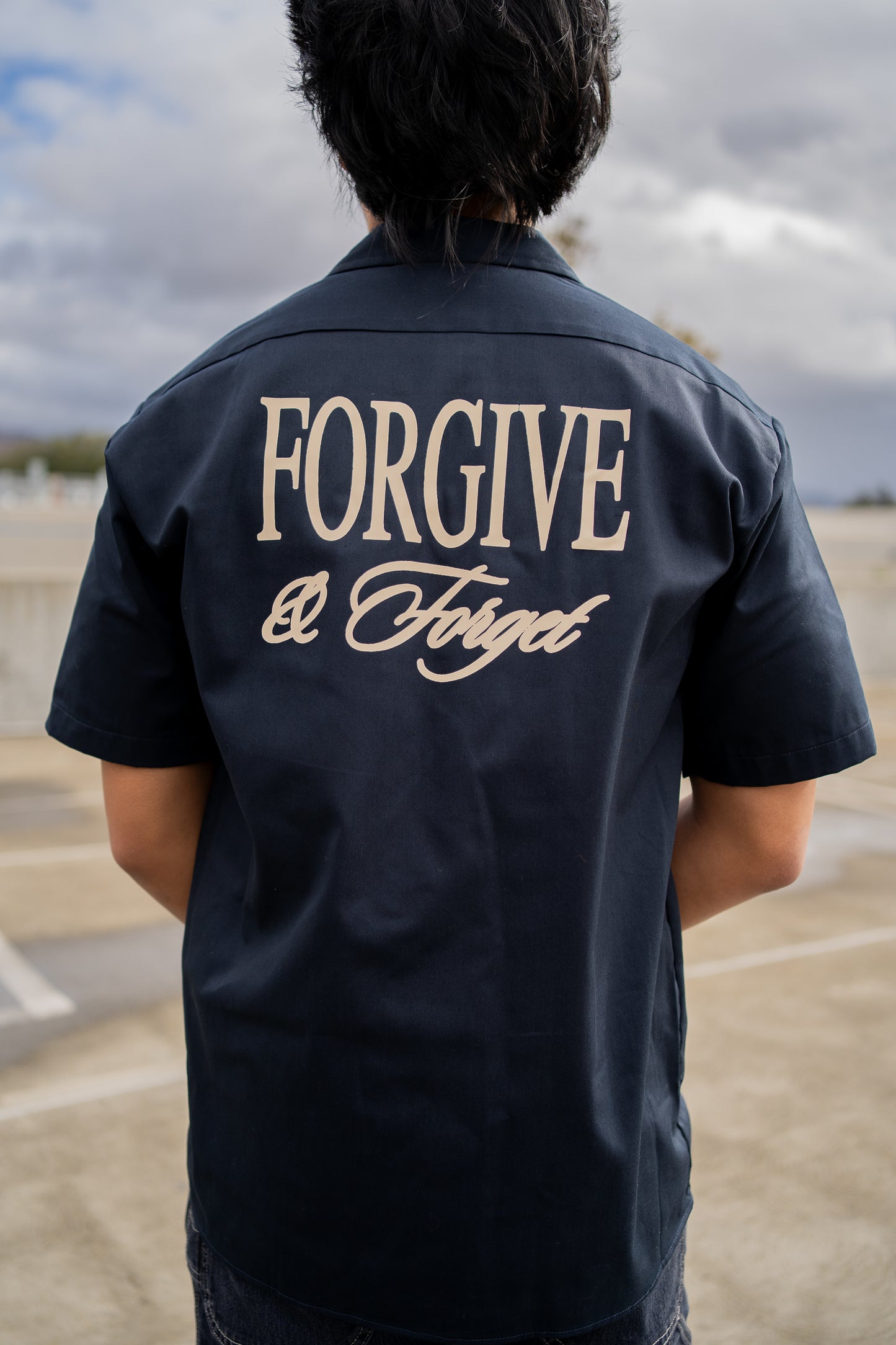 FORGIVE AND FORGET WORK SHIRT - NAVY
